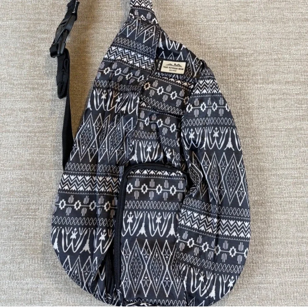 KAVU Rope Bag Black White Geometric Tribal Sling Backpack Crossbody Gorpcore